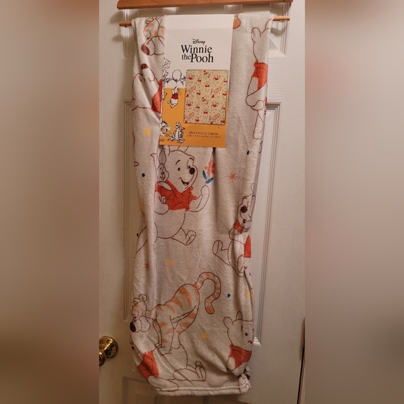 Disney Classic Winnie The Pooh Throw Blanket 50”x70” Friends Tigger Piglet - Picture 1 of 5